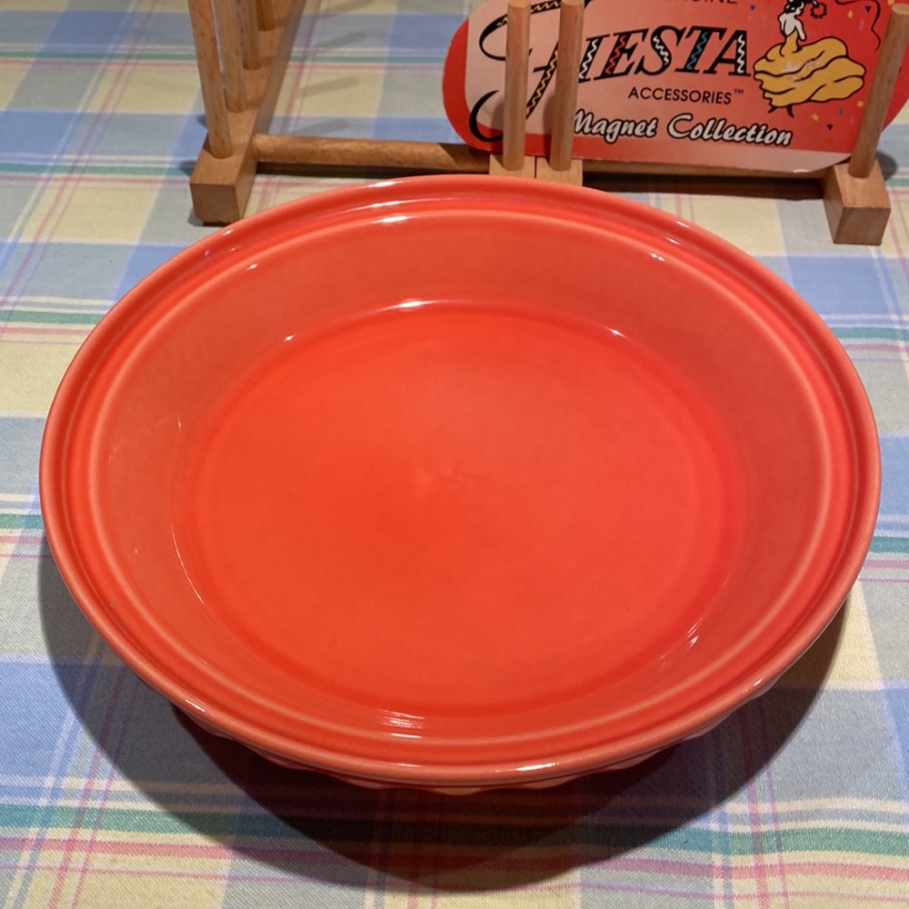 Fiestaware 10 inch pie plate in persimmon discontinued in 2017. Perfect - Picture 6 of 6